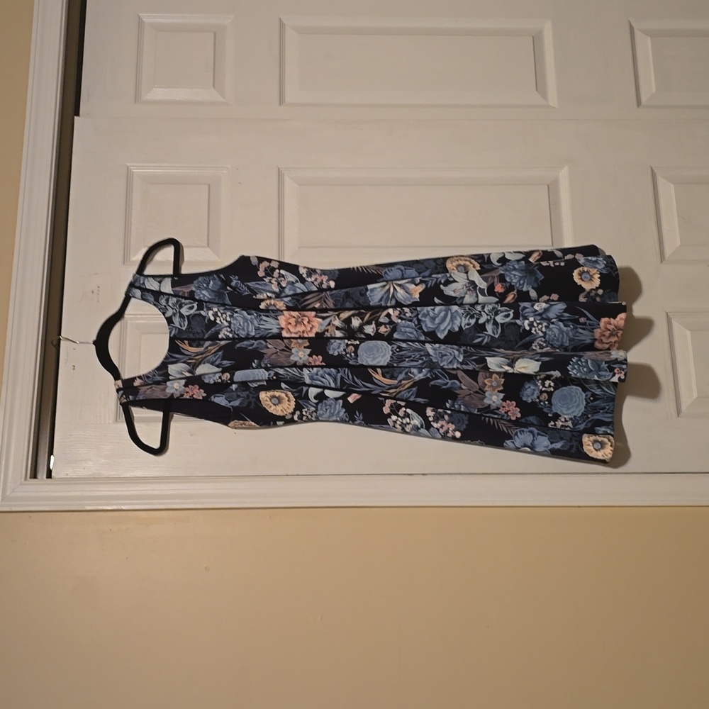 WHBM FLORAL SCUBA DRESS - Picture 5 of 5